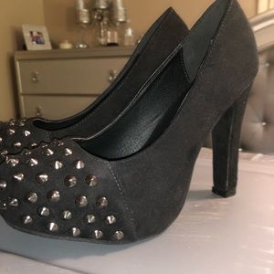 Black Platform Pumps